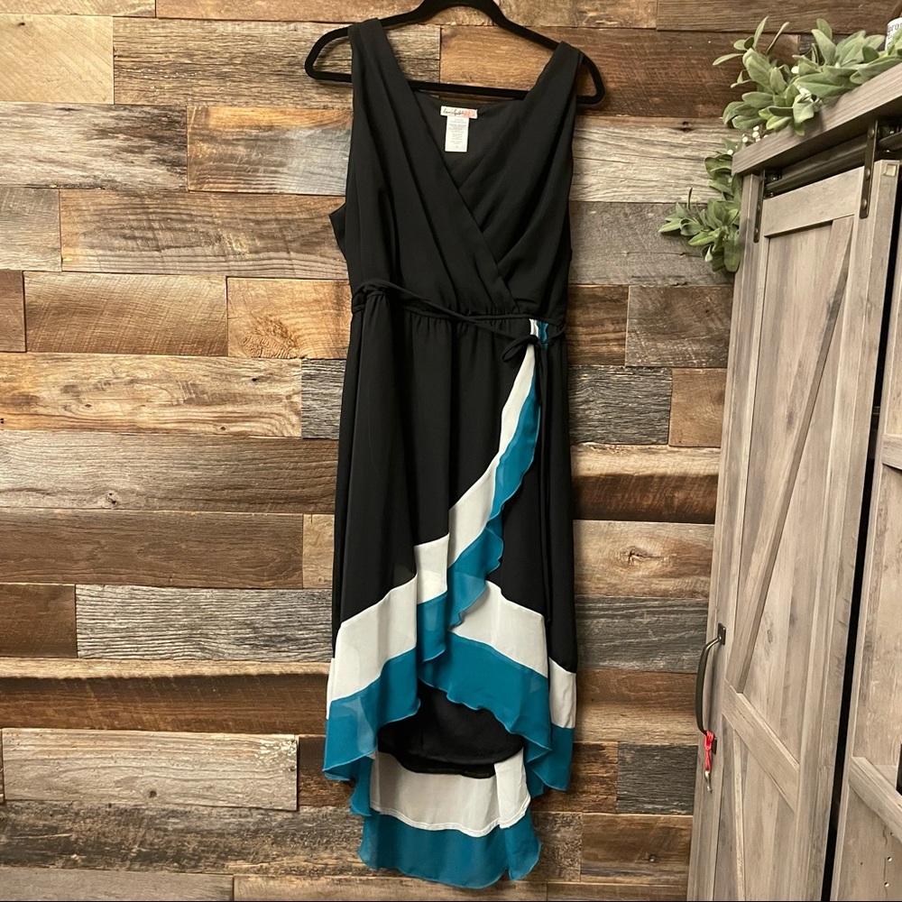 🎯 Faux-Wrap Sleeveless Hi-Low Hem